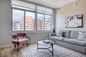Potomac Yard 2br w rooftop wd nr restaurants WDC-716